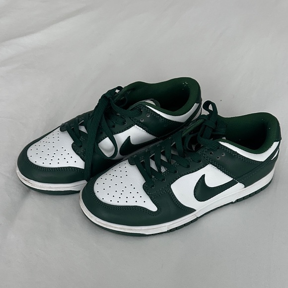 forest green nike running shoes